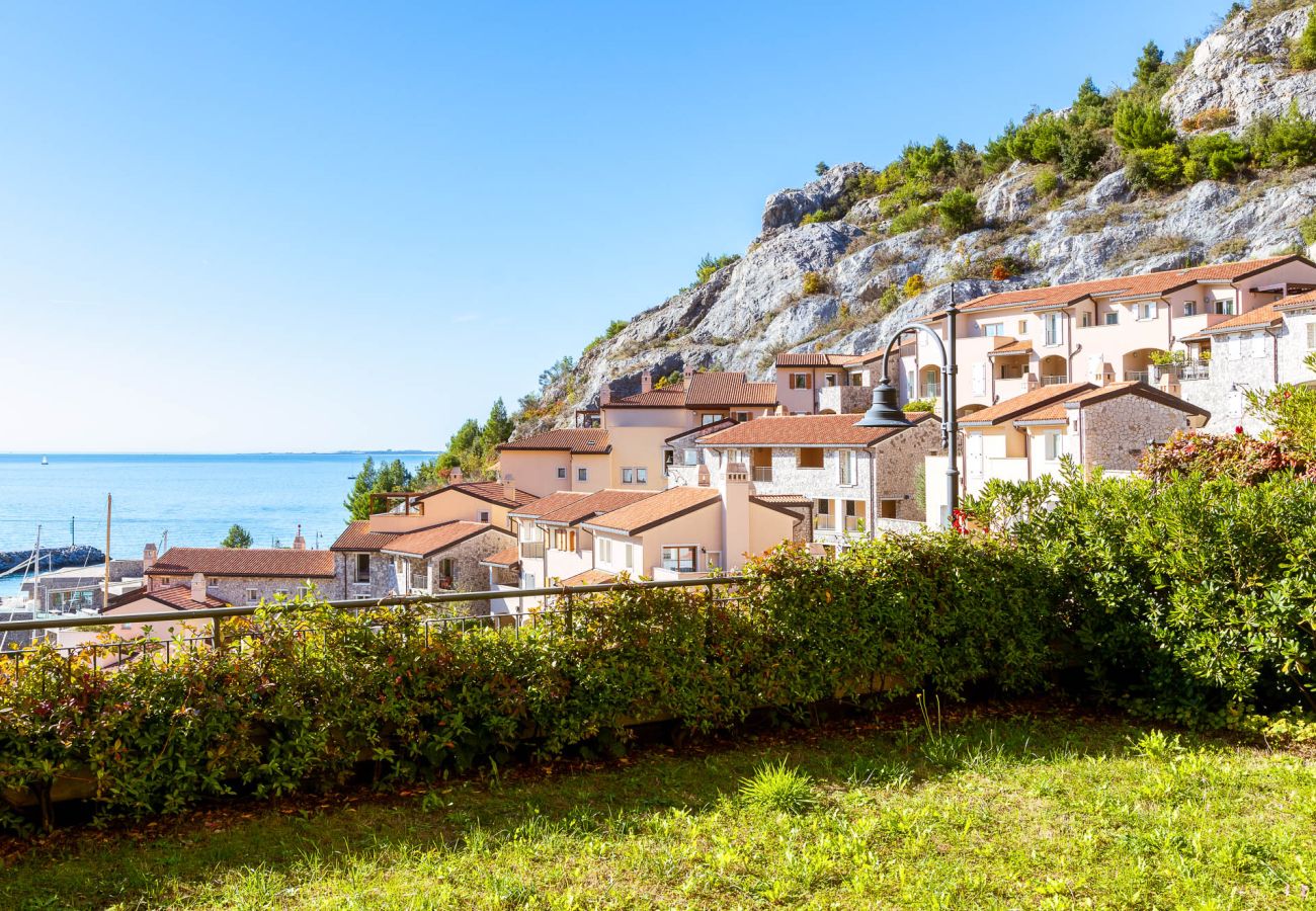 Appartamento a Duino-Aurisina - Giardino Fiorito - Portopiccolo Apartments